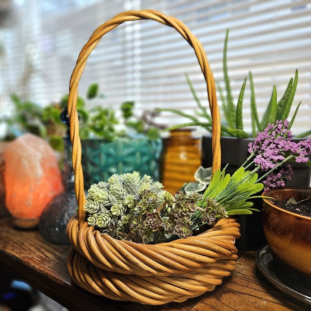 Vtg Wicker Basket with Handle Round Honey Willow Primitive Very Sturdy Handmade